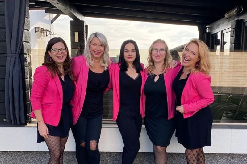 Tým Pink Lady v akci